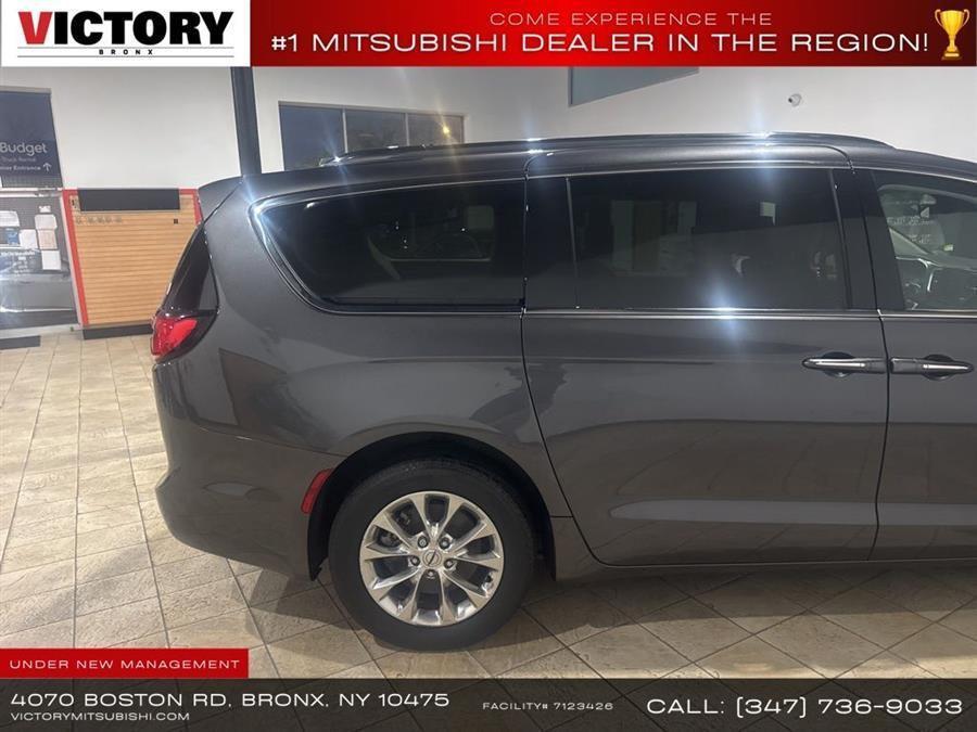 used 2021 Chrysler Pacifica car, priced at $17,995