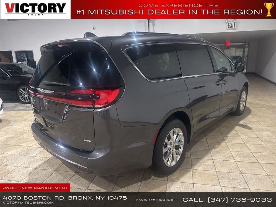 used 2021 Chrysler Pacifica car, priced at $17,995