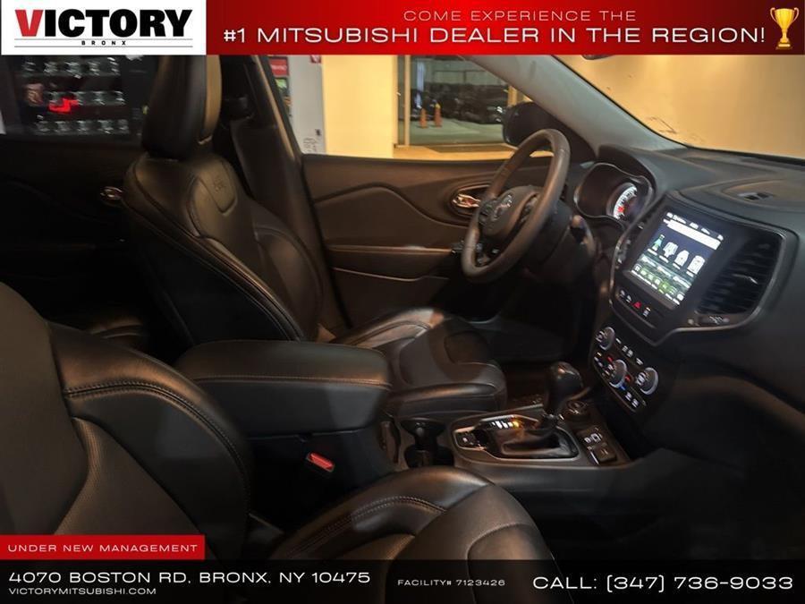 used 2023 Jeep Cherokee car, priced at $17,495