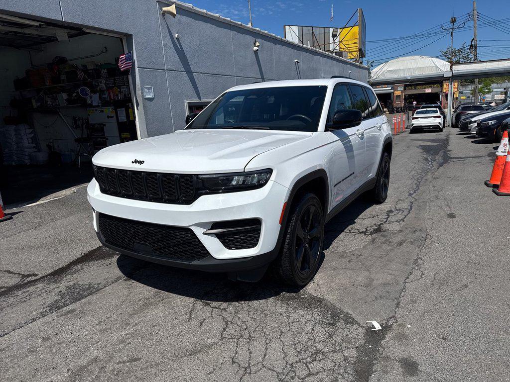 used 2023 Jeep Grand Cherokee car, priced at $22,955