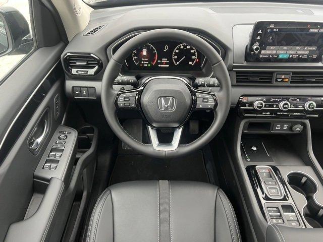 new 2025 Honda Pilot car, priced at $50,895