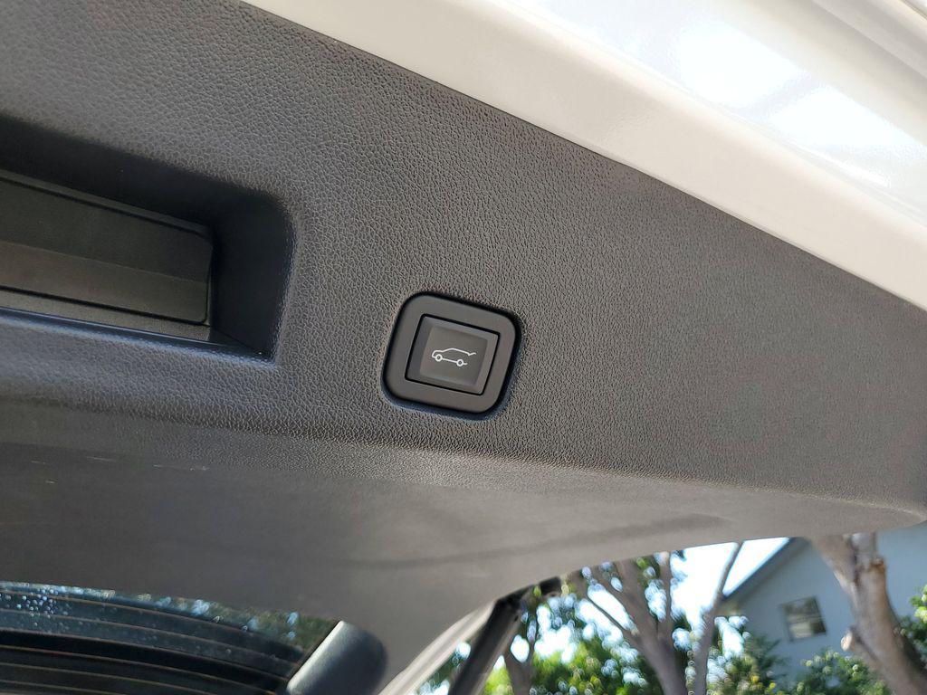 used 2024 Chevrolet Traverse car, priced at $41,000