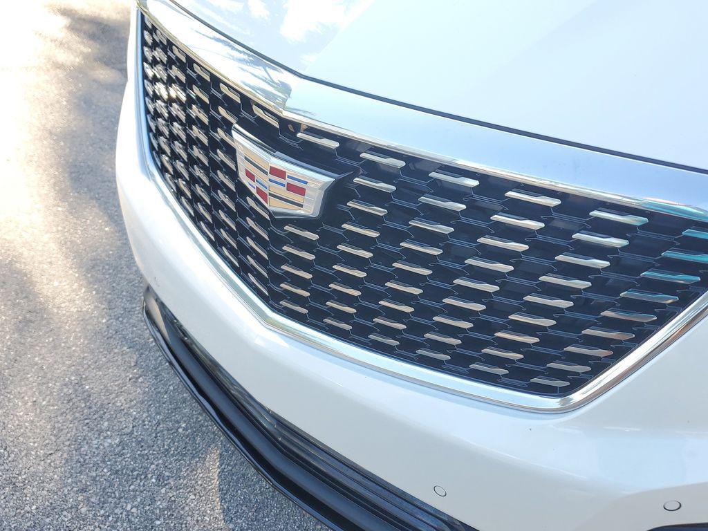 used 2023 Cadillac XT5 car, priced at $28,000