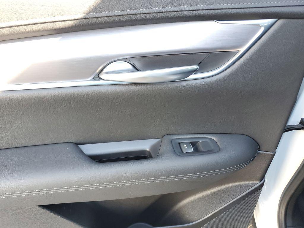 used 2023 Cadillac XT5 car, priced at $28,000