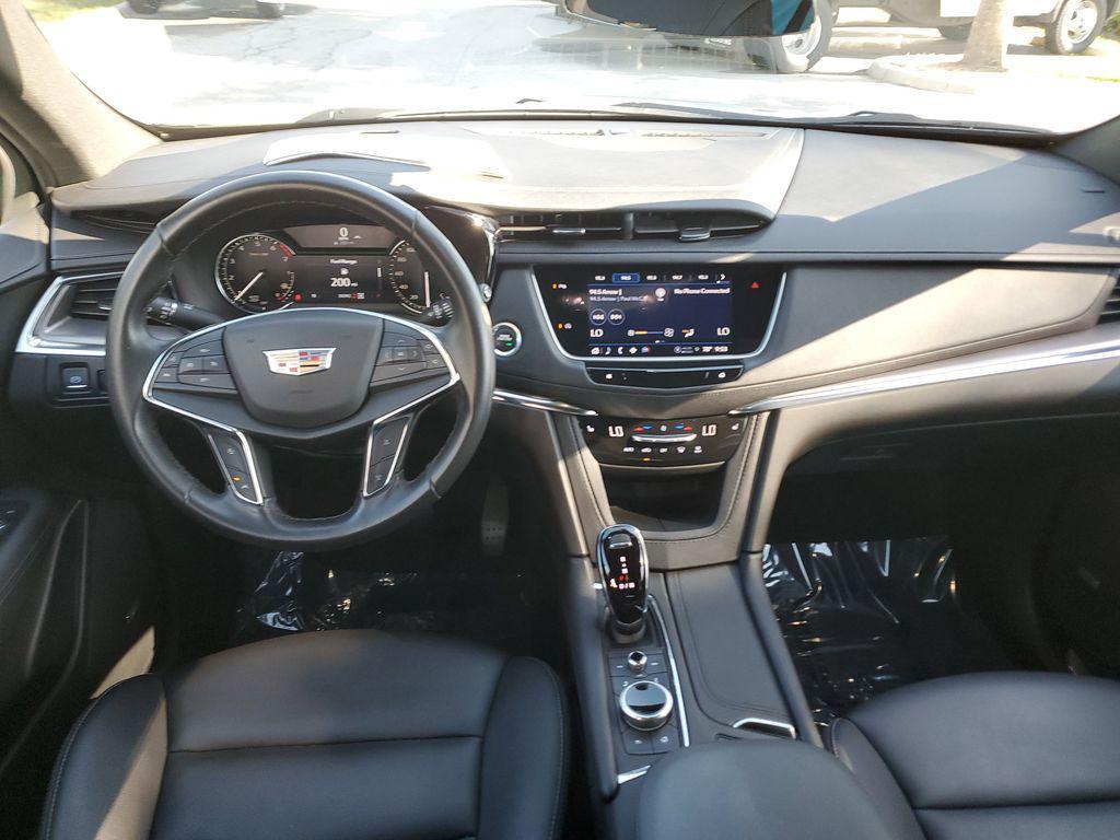 used 2023 Cadillac XT5 car, priced at $28,000