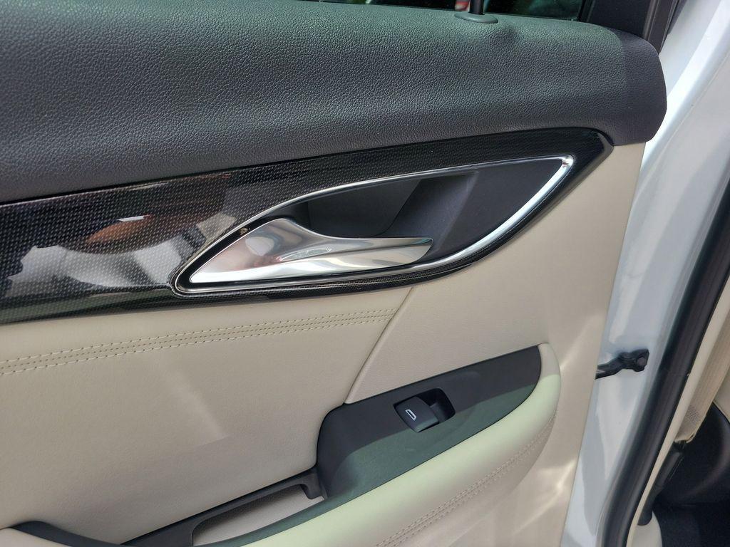 used 2021 Buick Envision car, priced at $25,000