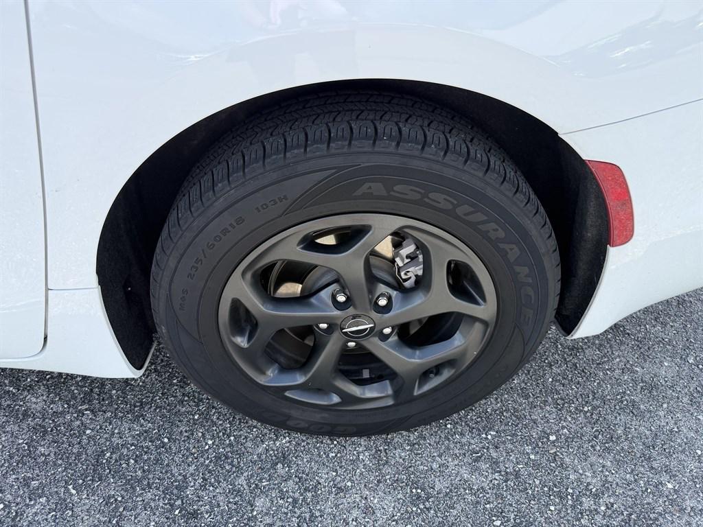 used 2024 Chrysler Pacifica Hybrid car, priced at $34,987