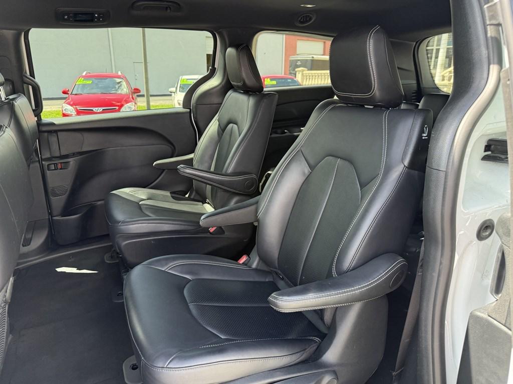 used 2024 Chrysler Pacifica Hybrid car, priced at $34,987