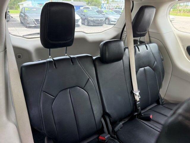 used 2024 Chrysler Pacifica car, priced at $25,959