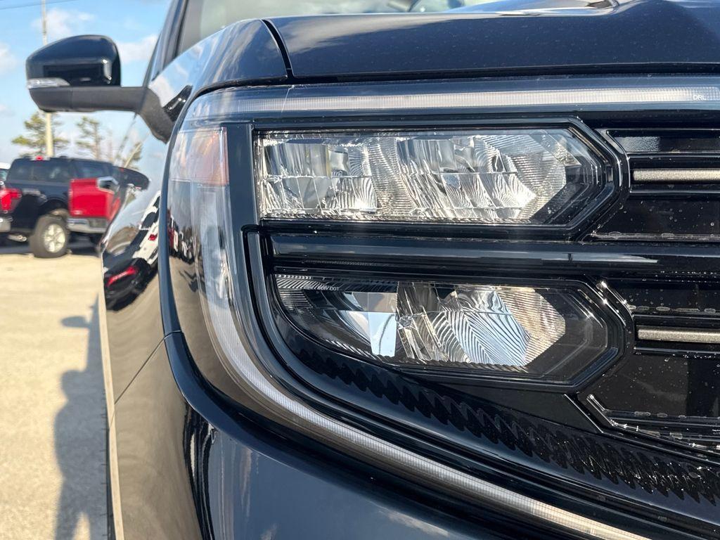 new 2025 Ford Expedition car, priced at $80,543