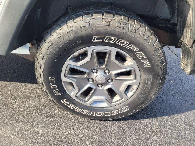 used 2013 Jeep Wrangler Unlimited car, priced at $13,490