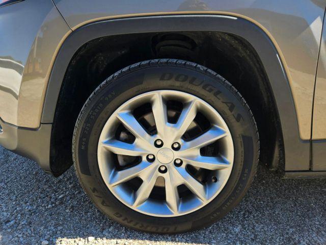 used 2018 Jeep Cherokee car, priced at $10,995