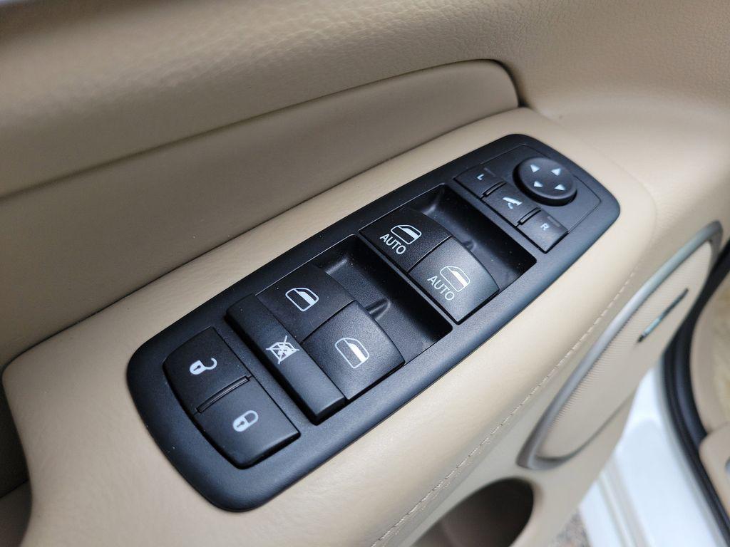 used 2017 Jeep Grand Cherokee car, priced at $13,892