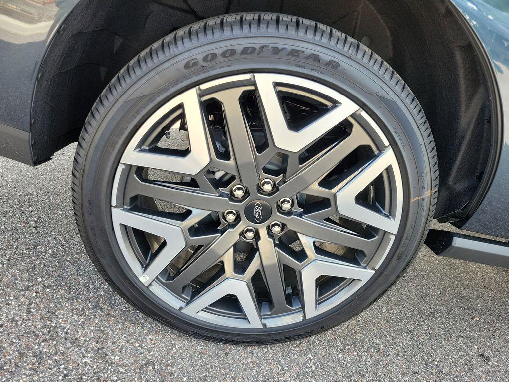 new 2026 Ford Expedition car, priced at $94,358
