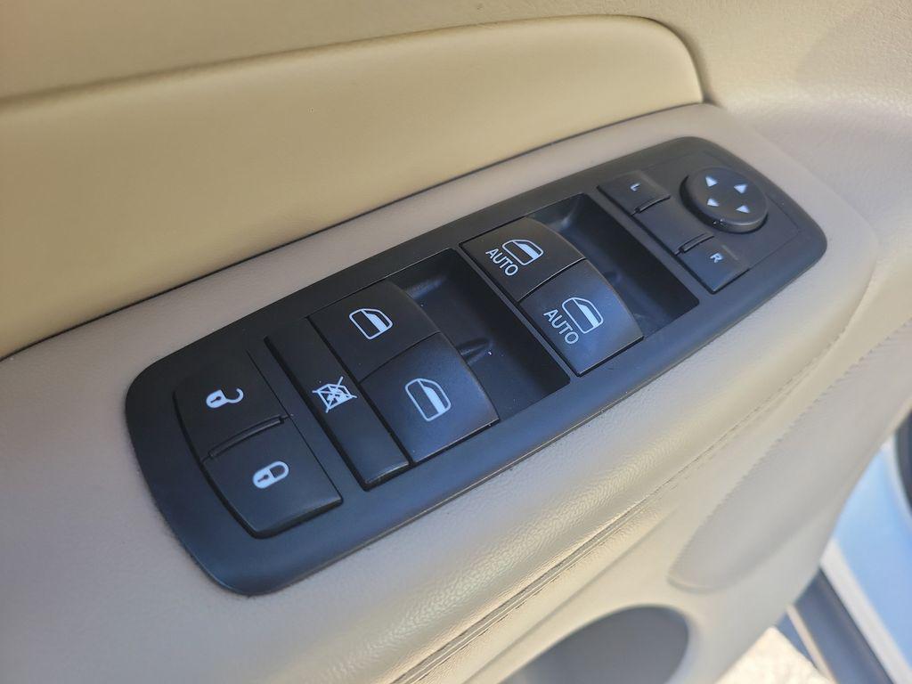 used 2017 Jeep Grand Cherokee car, priced at $14,962