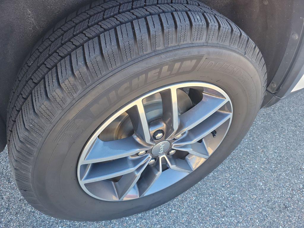 used 2017 Jeep Grand Cherokee car, priced at $14,962