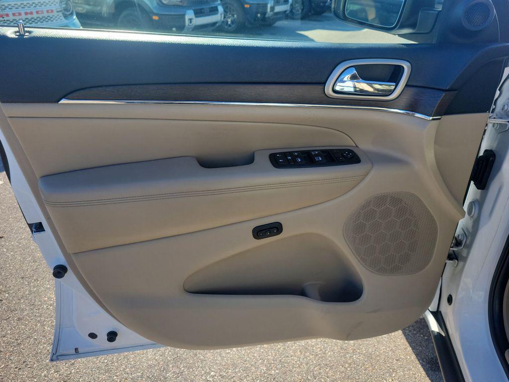 used 2017 Jeep Grand Cherokee car, priced at $14,962