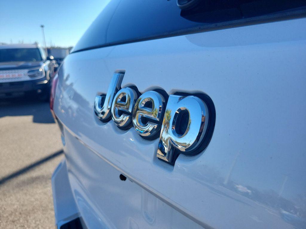 used 2017 Jeep Grand Cherokee car, priced at $14,962