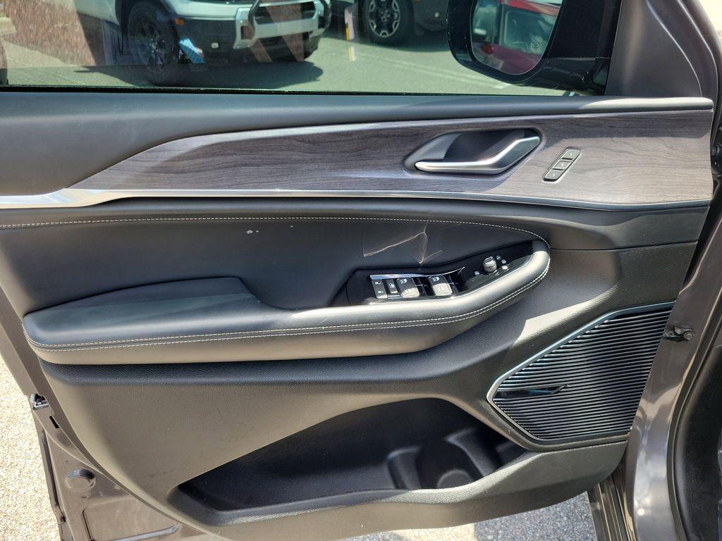 used 2023 Jeep Grand Cherokee car, priced at $31,858