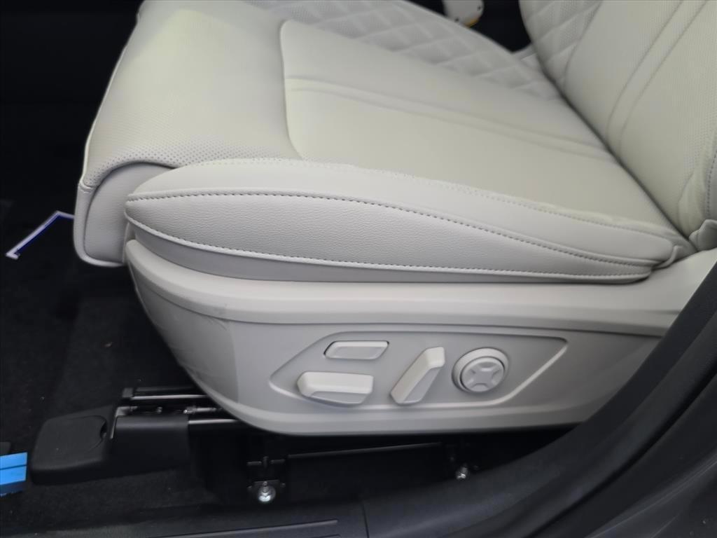 new 2026 Kia Sorento Hybrid car, priced at $44,644