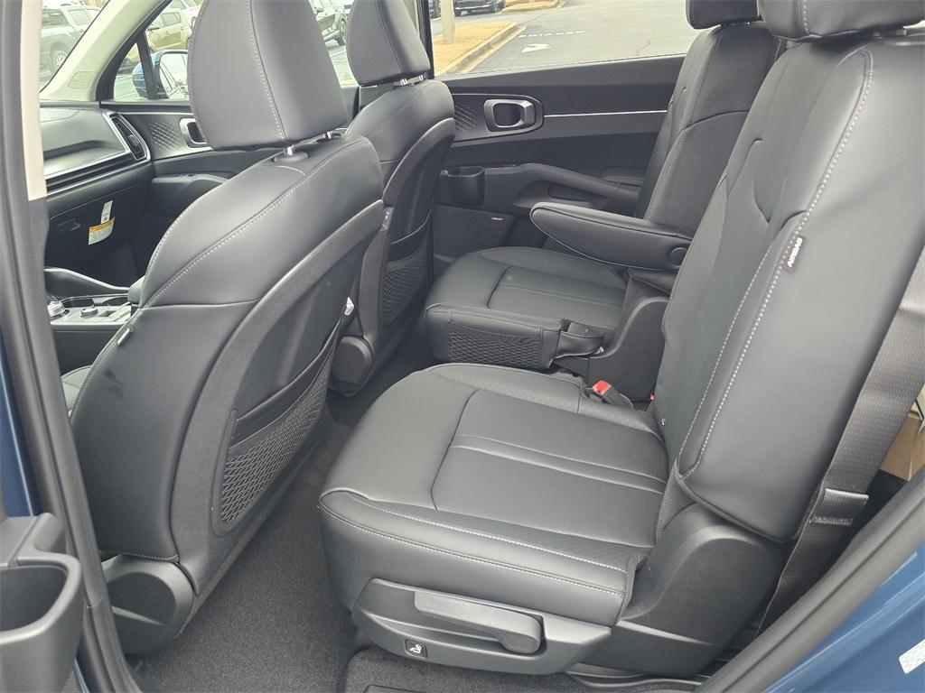 new 2026 Kia Sorento Hybrid car, priced at $40,321