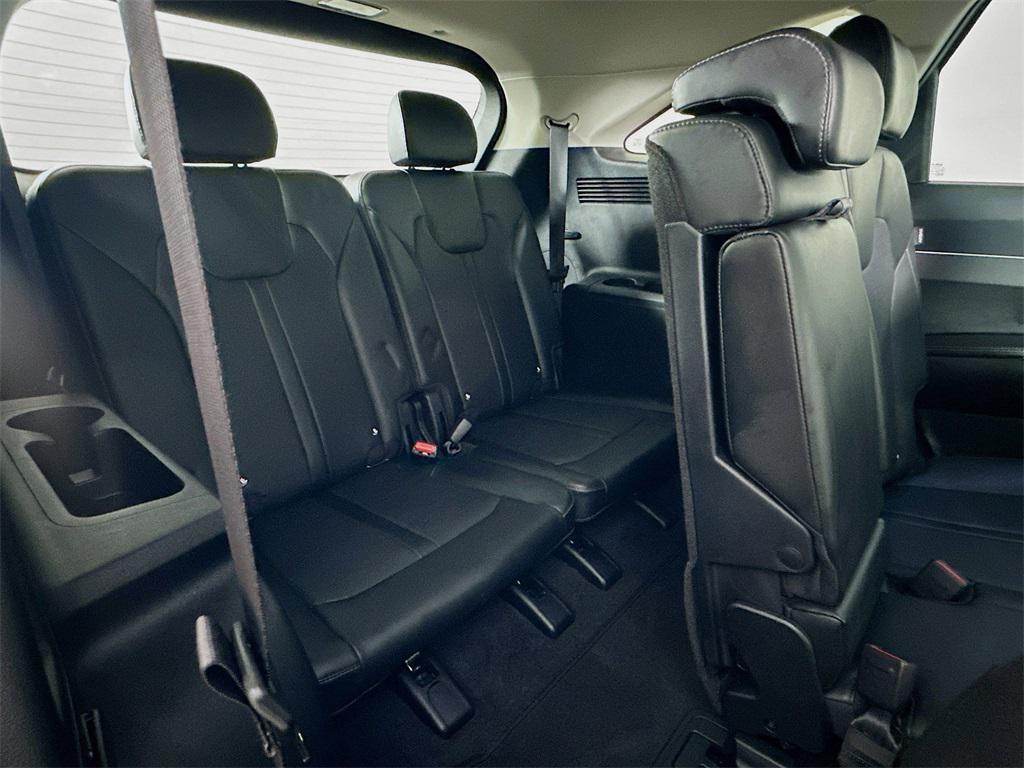 used 2025 Kia Sorento car, priced at $30,340