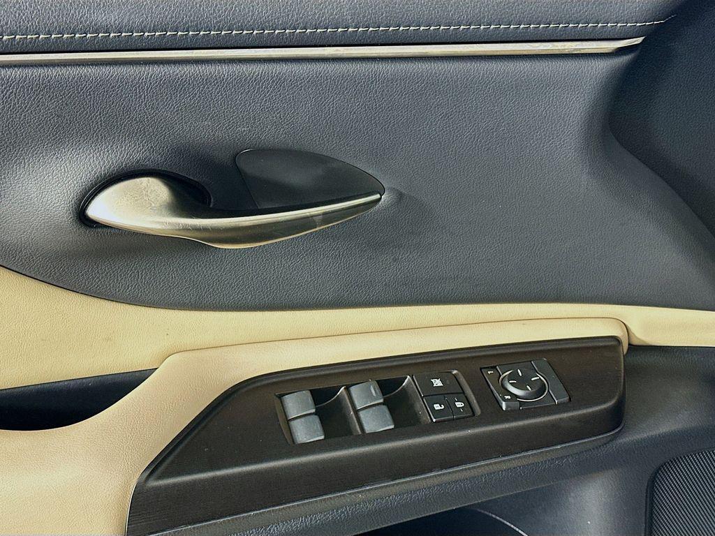 used 2019 Lexus ES 350 car, priced at $28,607