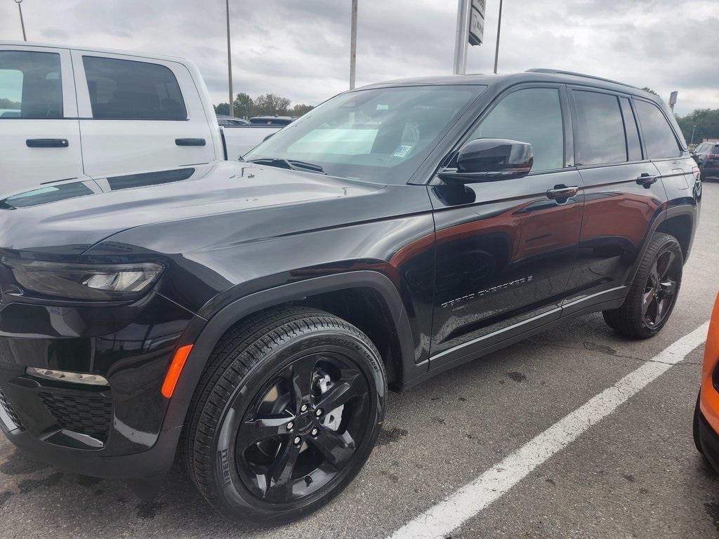 new 2025 Jeep Grand Cherokee car, priced at $40,995