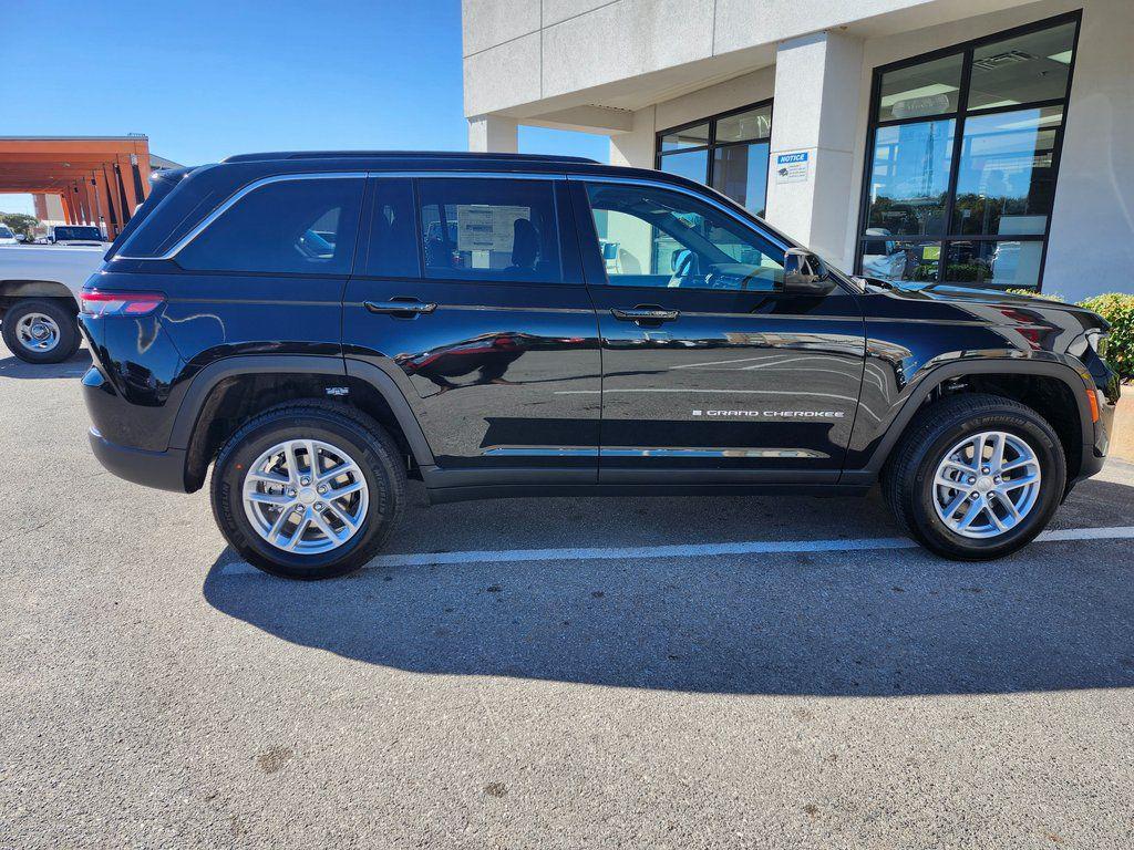new 2025 Jeep Grand Cherokee car, priced at $32,995