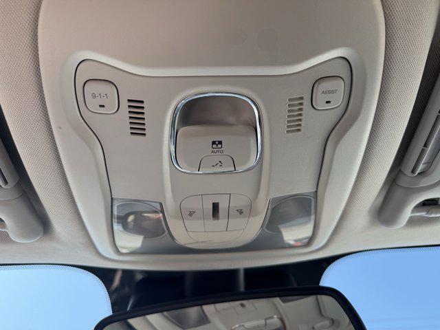 2016 Glacier Metallic Jeep Renegade