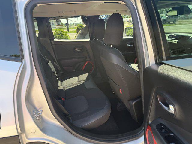 2016 Glacier Metallic Jeep Renegade