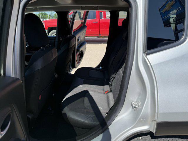 2016 Glacier Metallic Jeep Renegade