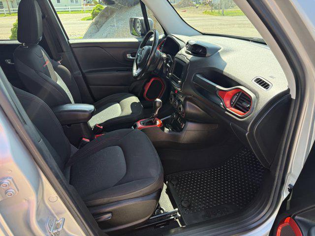 2016 Glacier Metallic Jeep Renegade