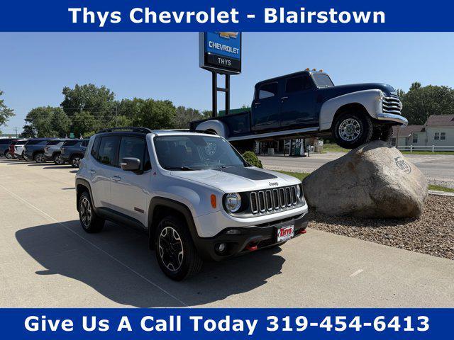2016 Glacier Metallic Jeep Renegade
