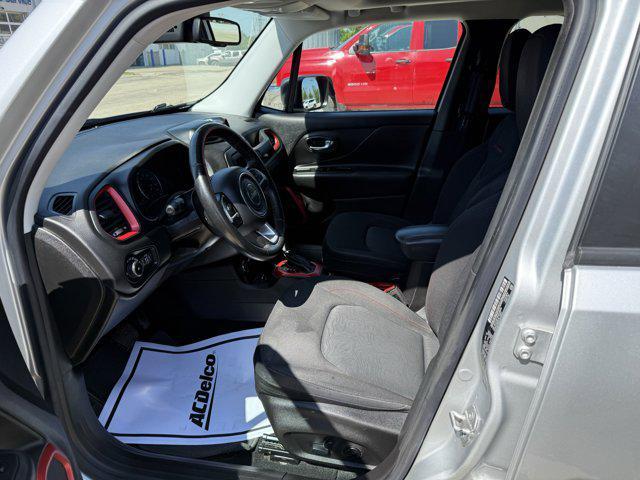 2016 Glacier Metallic Jeep Renegade