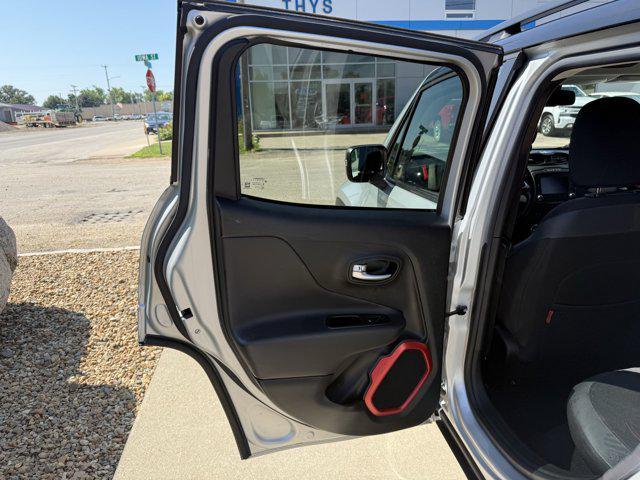 2016 Glacier Metallic Jeep Renegade