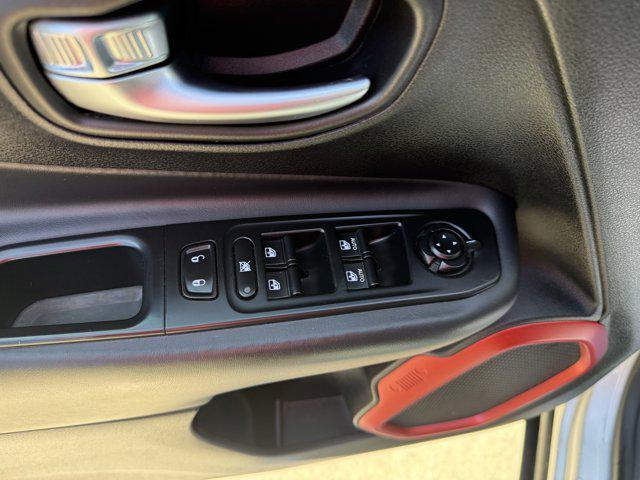 2016 Glacier Metallic Jeep Renegade