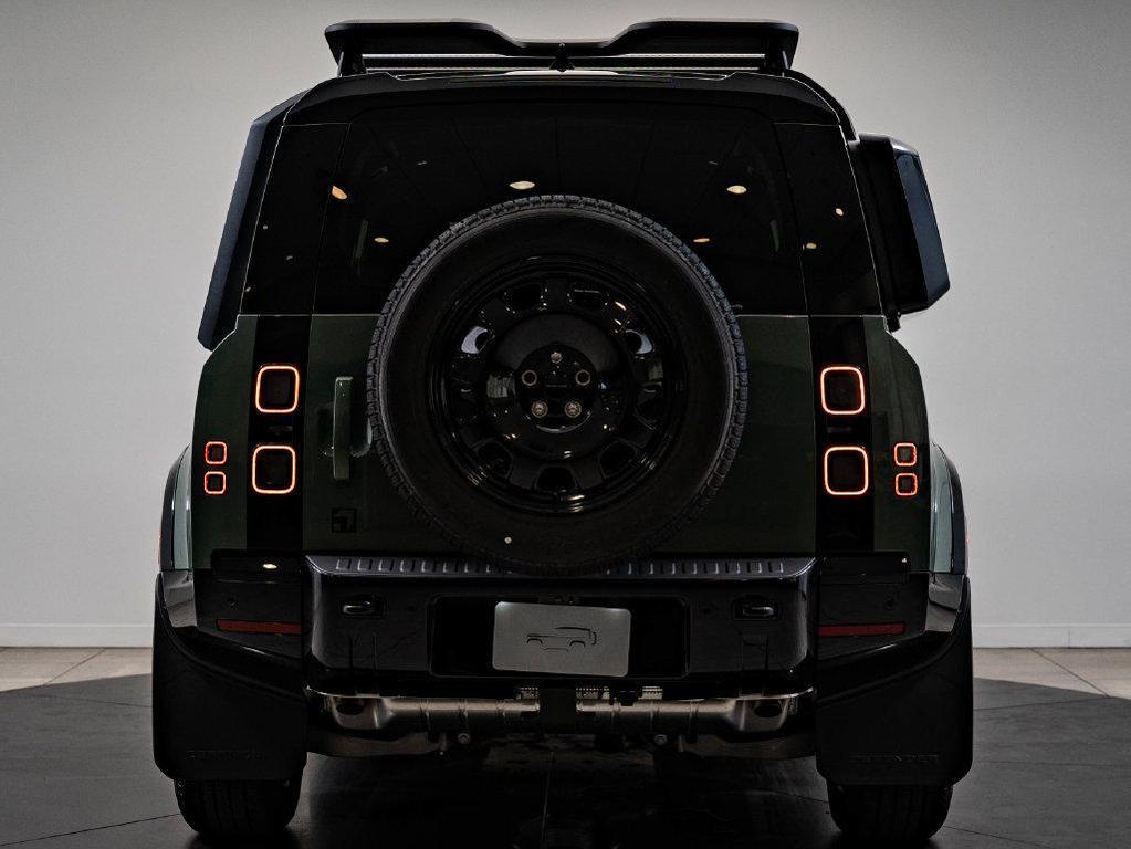 Land Rover Defender view 7
