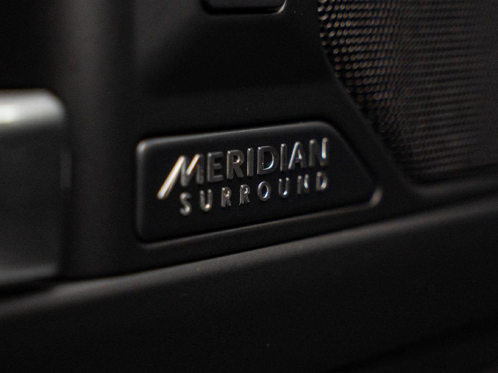 Land Rover Defender view 29