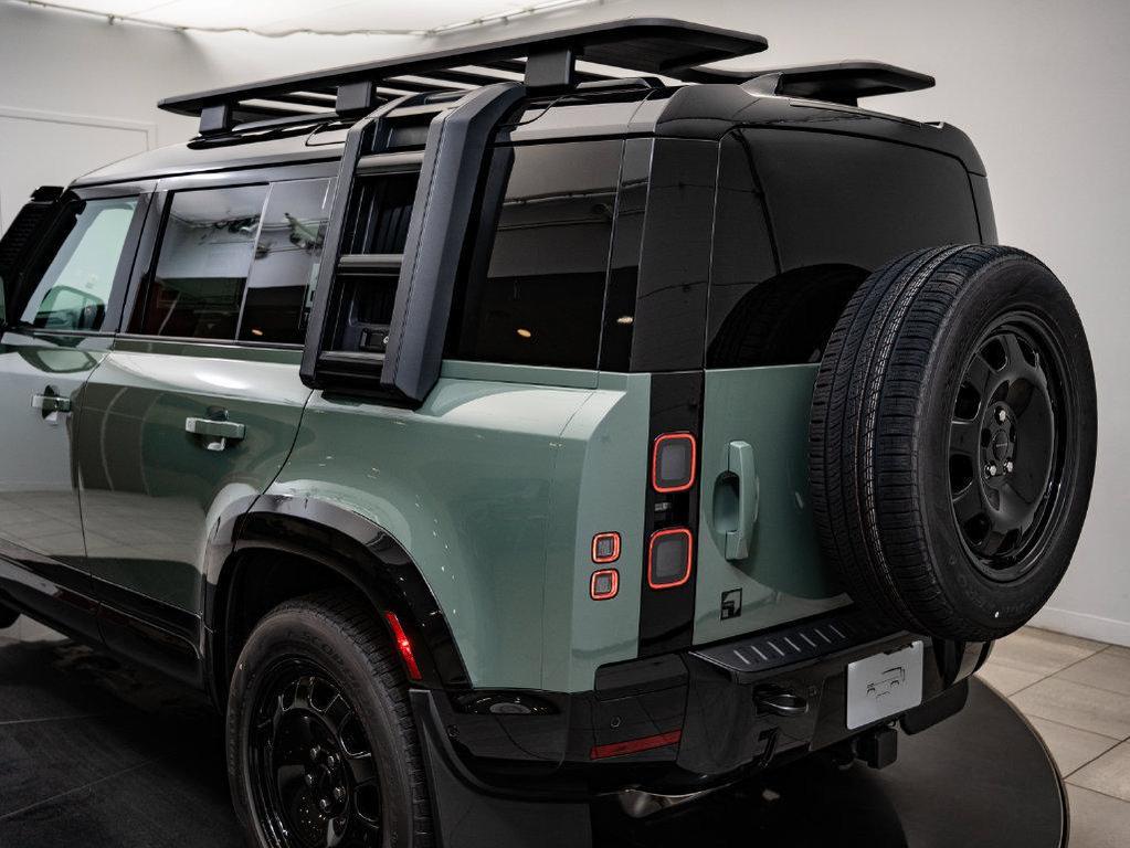 Land Rover Defender view 18