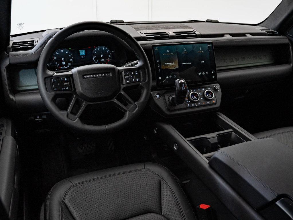 Land Rover Defender view 4