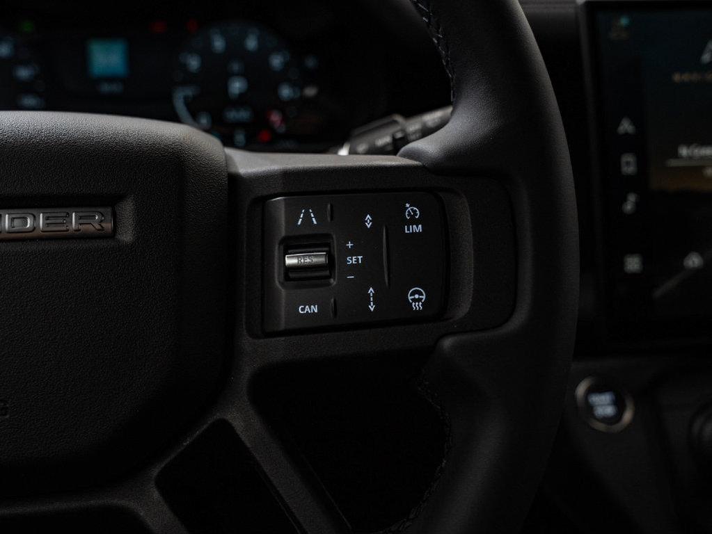 Land Rover Defender view 32