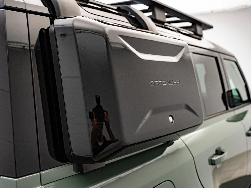 Land Rover Defender view 20