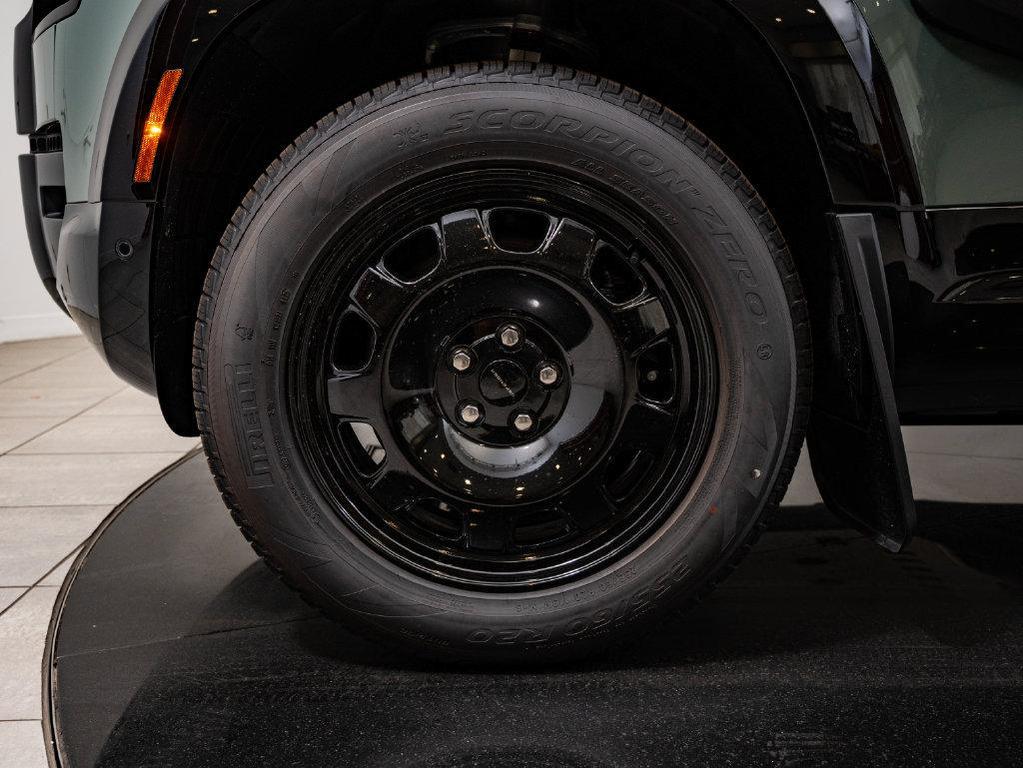 Land Rover Defender view 13