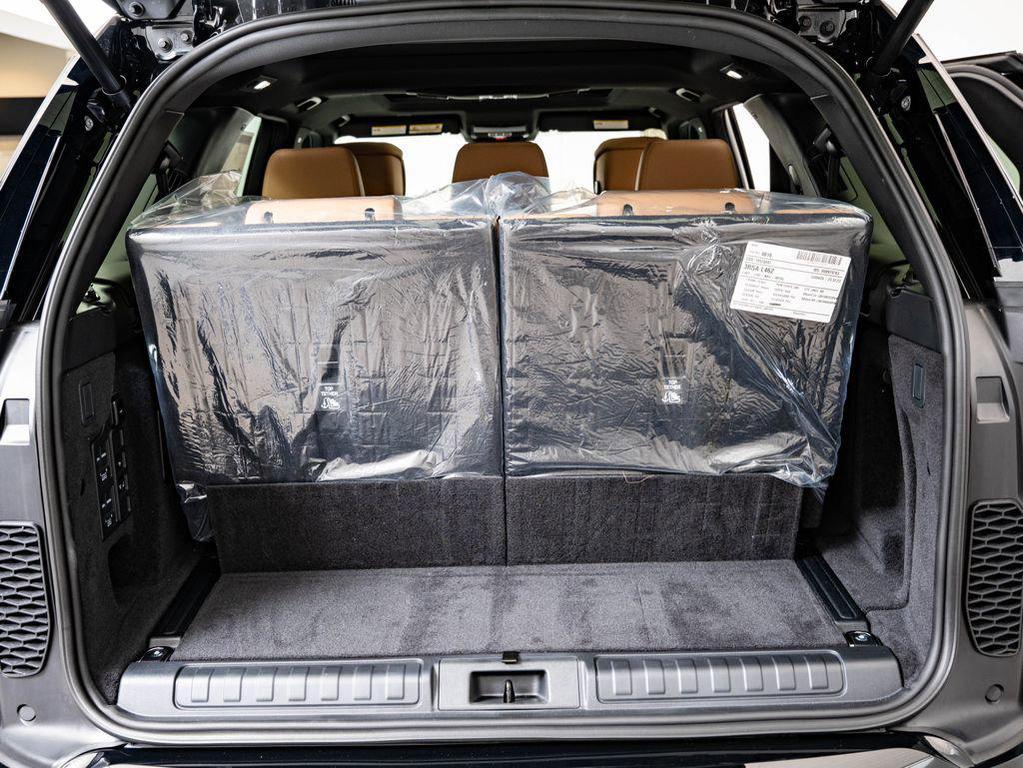 new 2026 Land Rover Discovery car, priced at $77,193