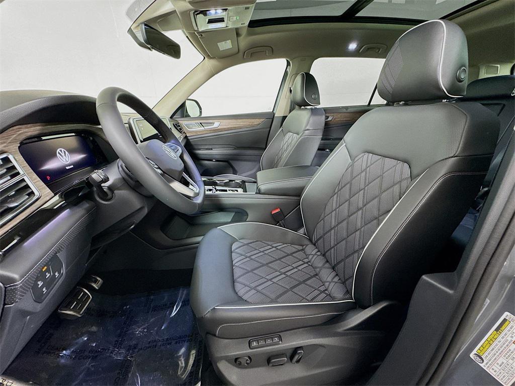 new 2025 Volkswagen Atlas car, priced at $52,311