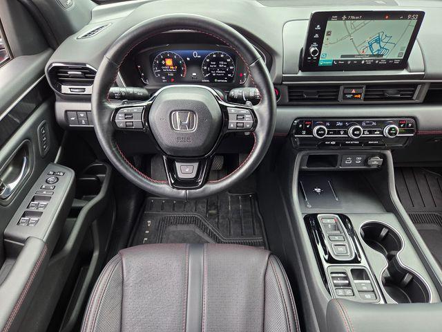 used 2025 Honda Pilot car, priced at $45,014