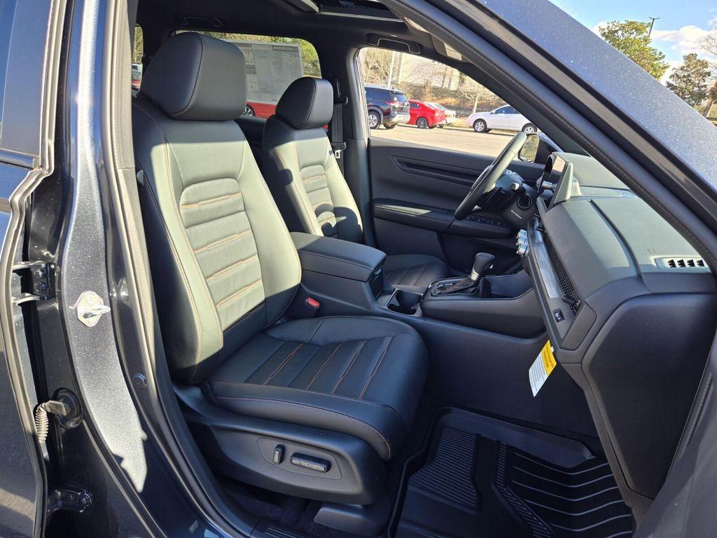 new 2026 Honda CR-V Hybrid car, priced at $39,684