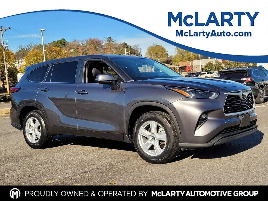 used 2023 Toyota Highlander car, priced at $28,162