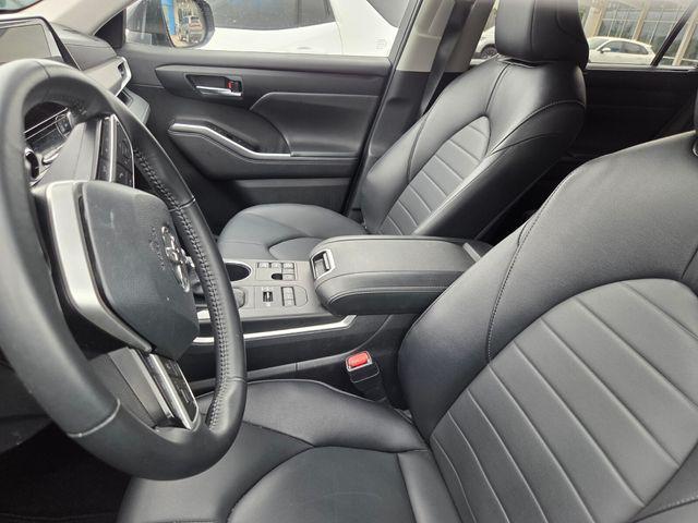 used 2025 Toyota Highlander car, priced at $43,009